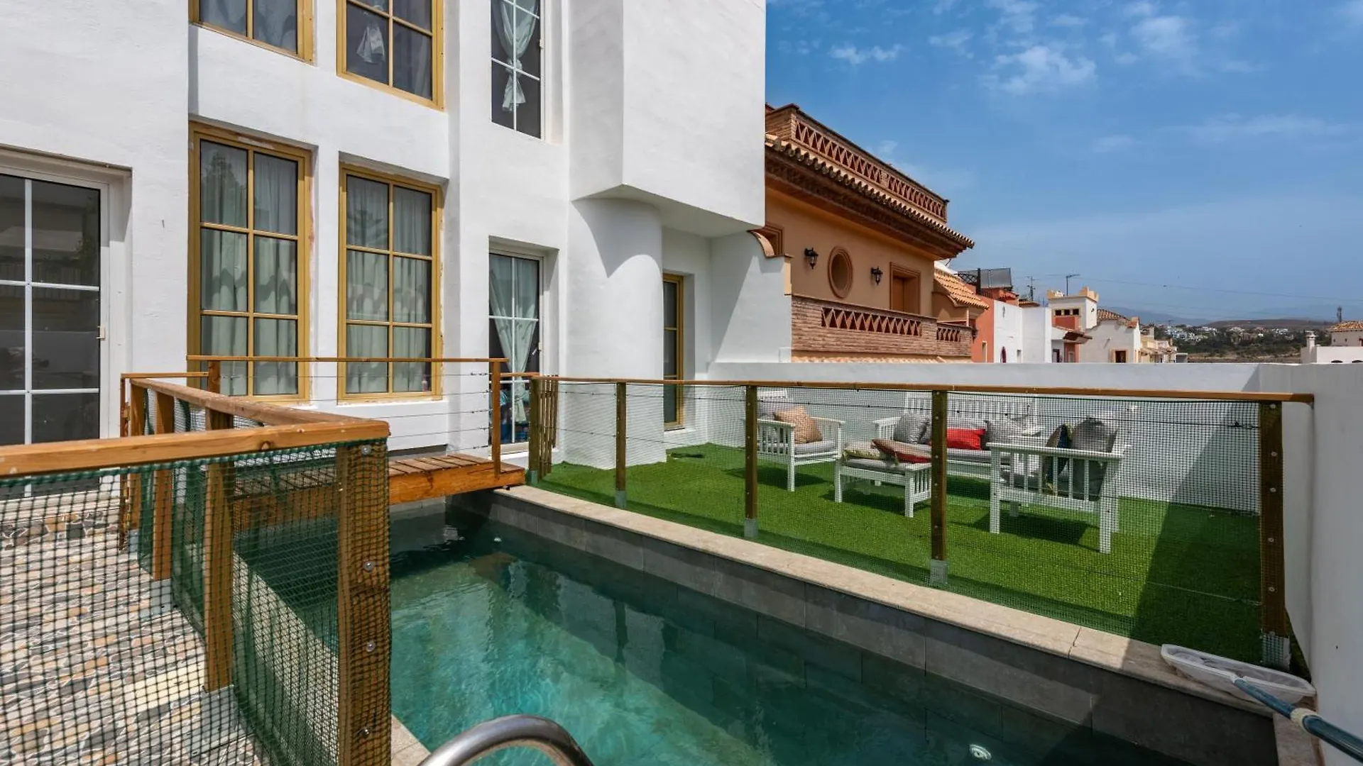 Villa En Bel Air contacts